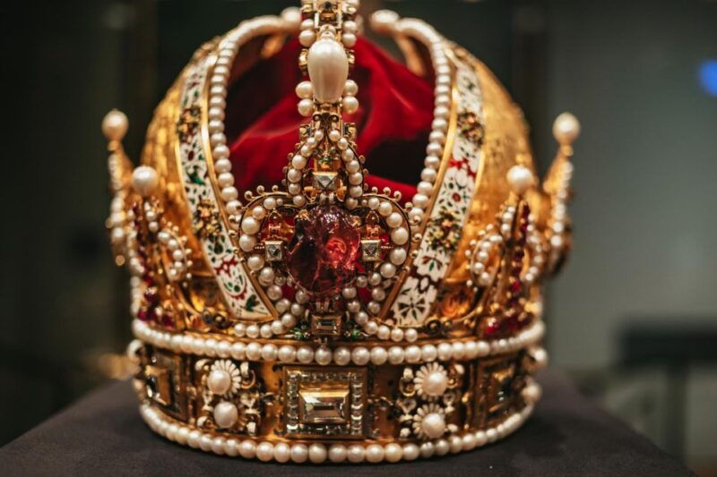 vienna-imperial-treasury-in-the-hofburg-palace