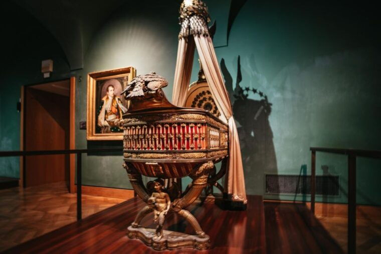 vienna-imperial-treasury-in-the-hofburg-palace