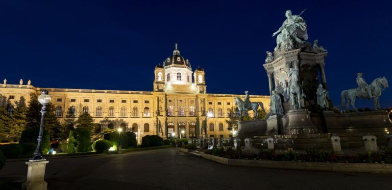 vienna-panoramic-night-tour-by-bus