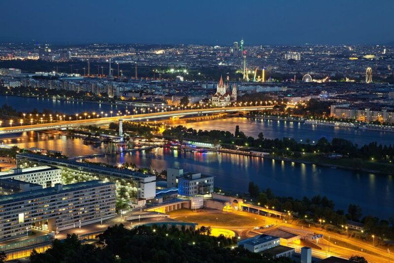 vienna-panoramic-night-tour-by-bus