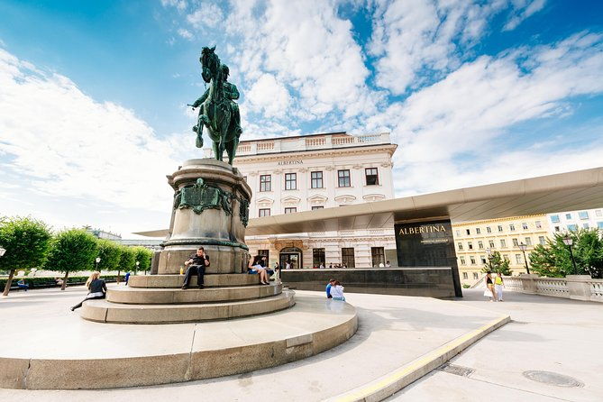 vienna-pass-including-hop-on-hop-off-bus-ticket