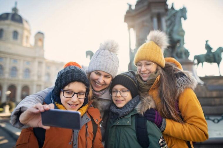 vienna-private-family-tour-city-highlights-museum-cake