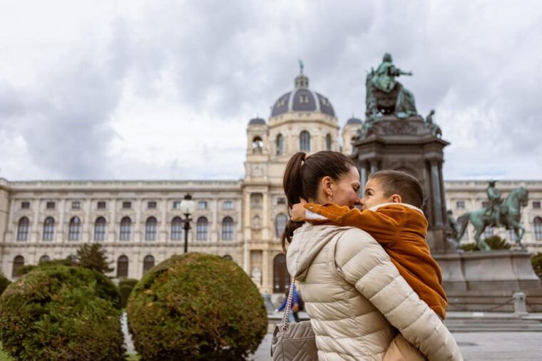 vienna-private-family-tour-city-highlights-museum-cake