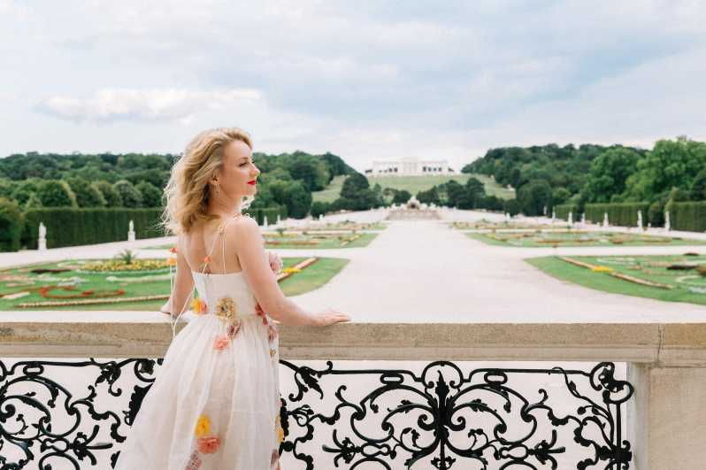 vienna-private-schonbrunn-gardens-photoshoot