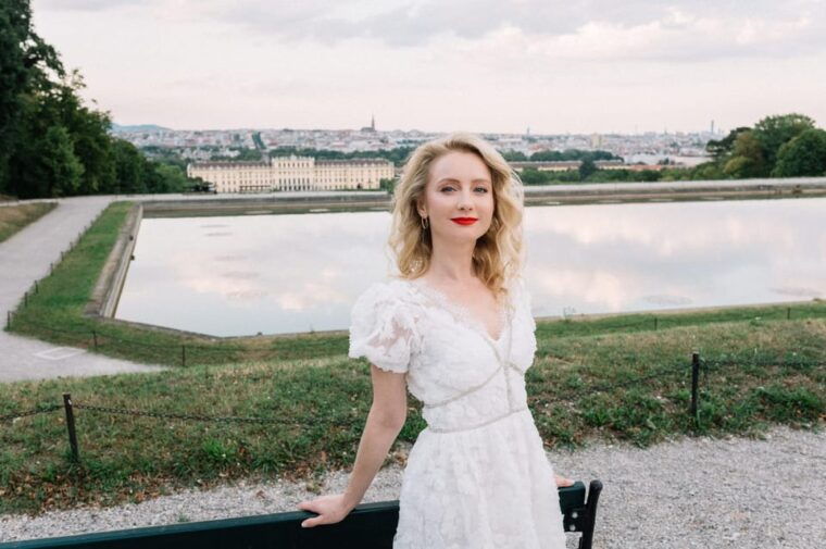 vienna-private-schonbrunn-gardens-photoshoot