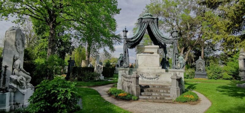 vienna-private-walking-tour-of-the-central-cemetery