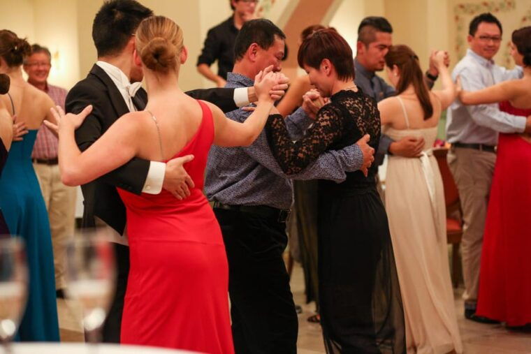 vienna-private-waltz-workshop-for-groups-4-14-guests