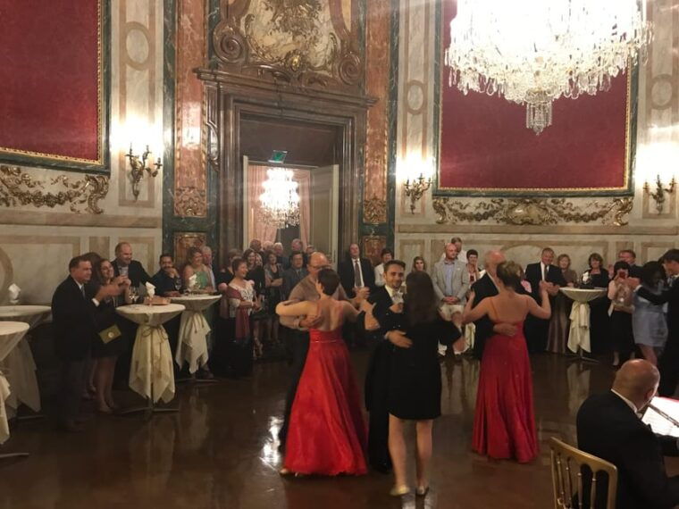 vienna-private-waltz-workshop-for-groups-4-14-guests