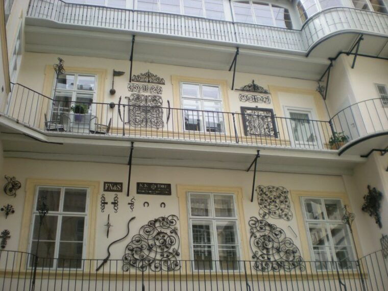 vienna-romantic-old-vienna-city-walk-and-wine-tasting