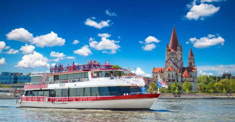vienna-sightseeing-boat-tour-with-lunch
