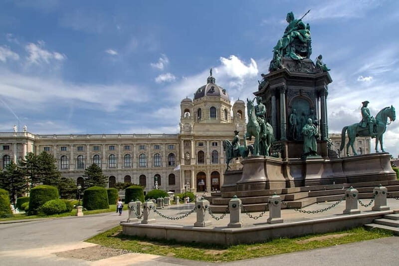 Vienna: Sightseeing Tour in a Classic Style Car 90 Min E/T - An In-Depth Look at the Experience