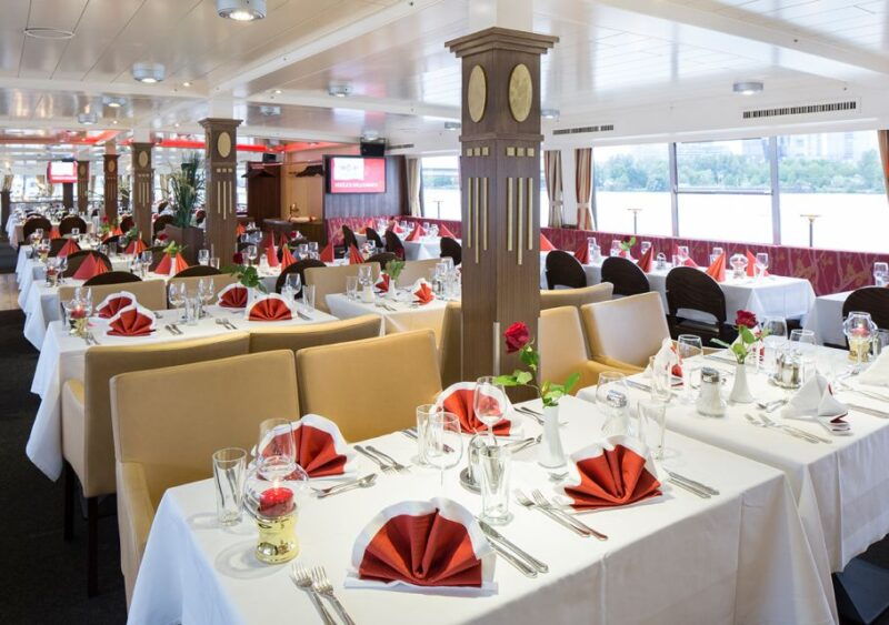 vienna-sunday-brunch-danube-cruise-live-music