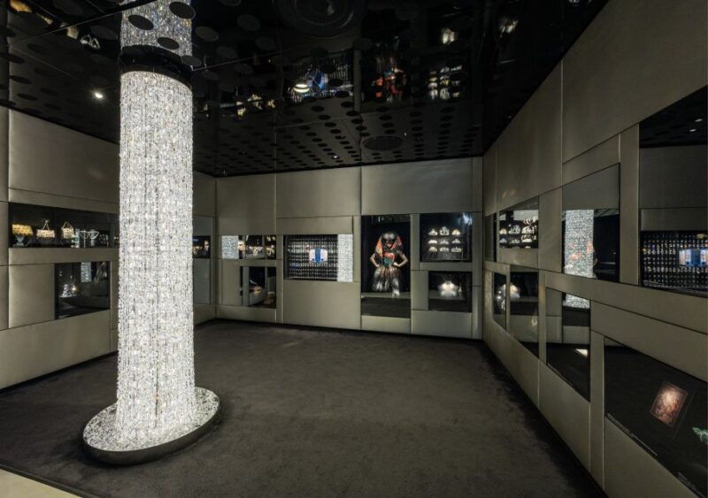 vienna-swarovski-house-tour-with-champagne-and-gift