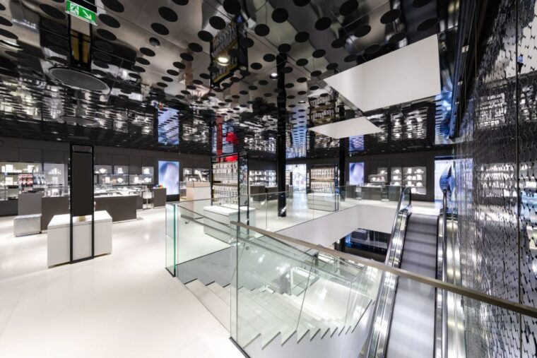 vienna-swarovski-house-tour-with-champagne-and-gift