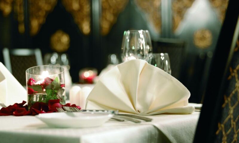 vienna-traditional-dinner-show-at-the-wiener-rathauskeller