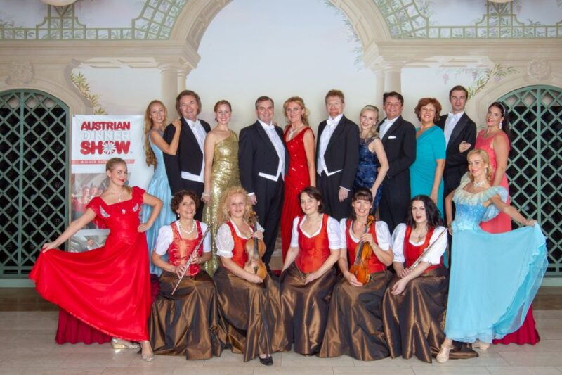 vienna-traditional-dinner-show-at-the-wiener-rathauskeller