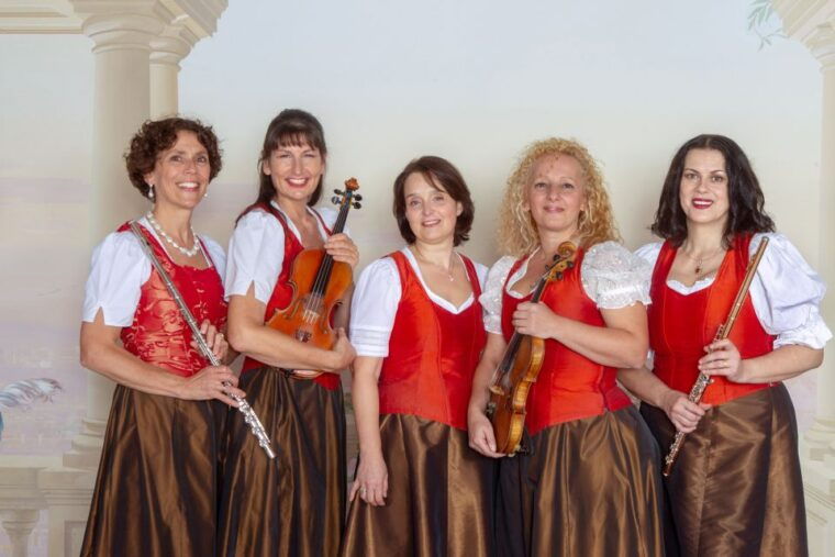 vienna-traditional-dinner-show-at-the-wiener-rathauskeller