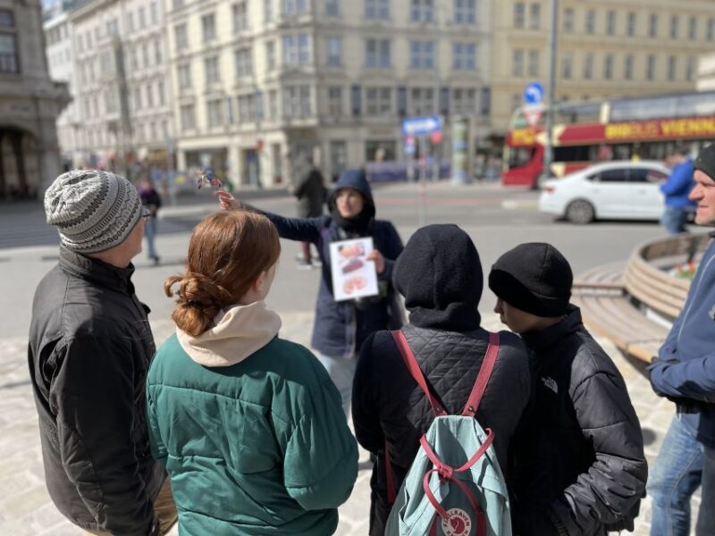 Vienna: True Crime Guided Walking Tour - Guide Quality and Group Dynamics