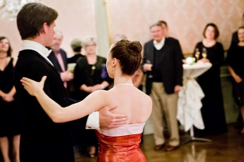 Vienna: Viennese Waltz Workshop for Couples - Key Points