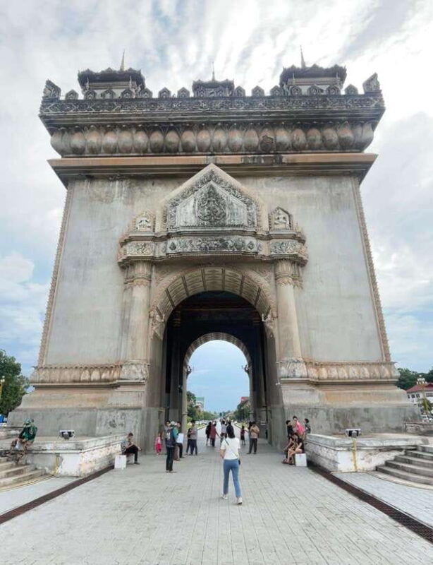 vientiane-ig-tour-patuxay-monument