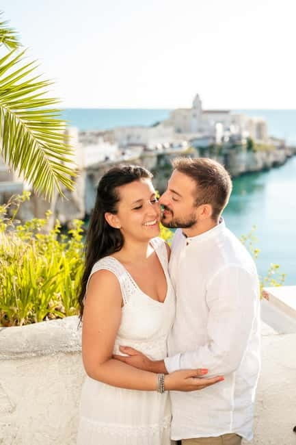 Vieste: a couple's photo tour at sunrise among romantic alleys and the sea. - The Photography and Experience