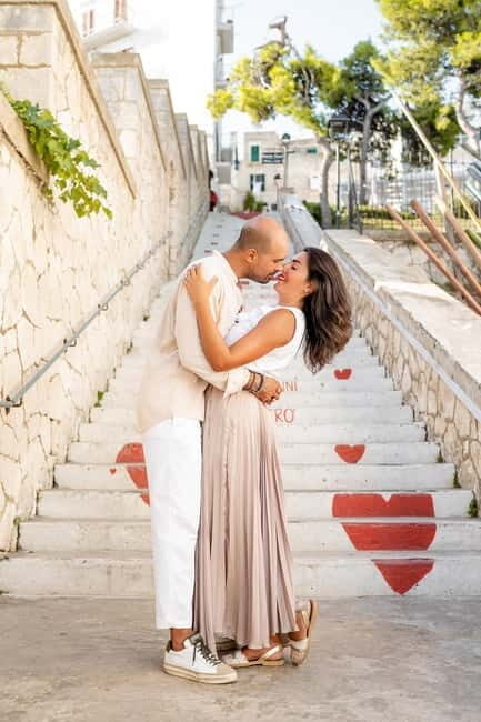 Vieste: a couple's photo tour at sunrise among romantic alleys and the sea. - Authenticity and Value