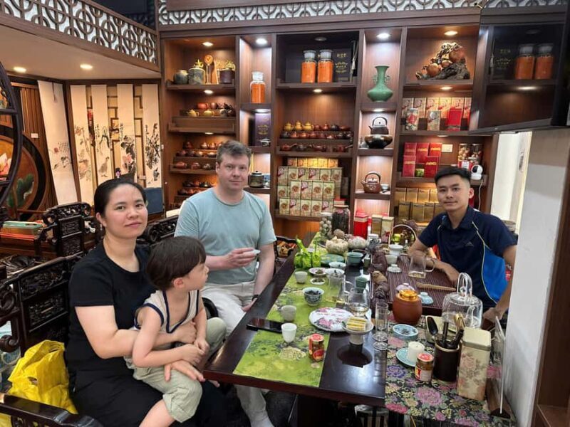 Vietnam Tea Tasting & Train Street & Lunch (Buncha & Banhmi) - Key Points