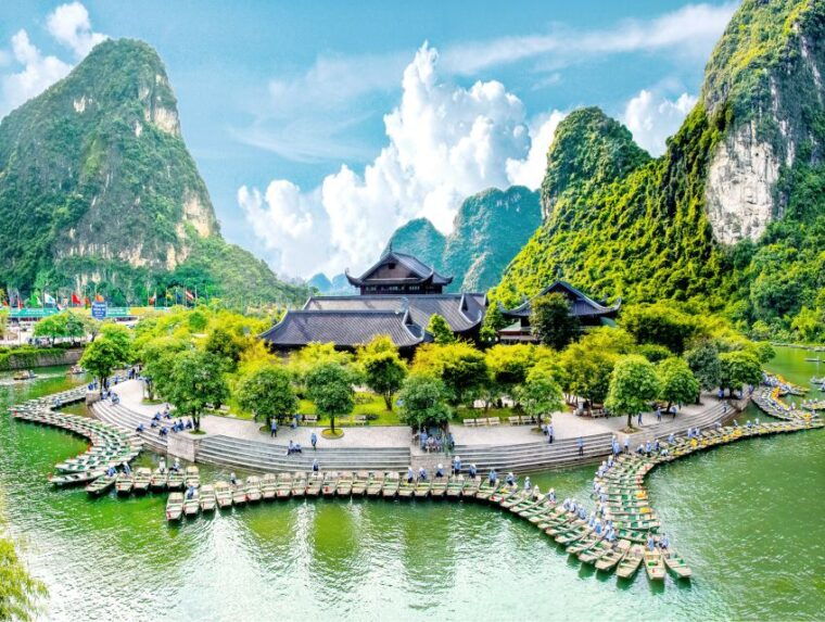 vietnam-trang-an-and-mua-cave-tour-with-sunset-view