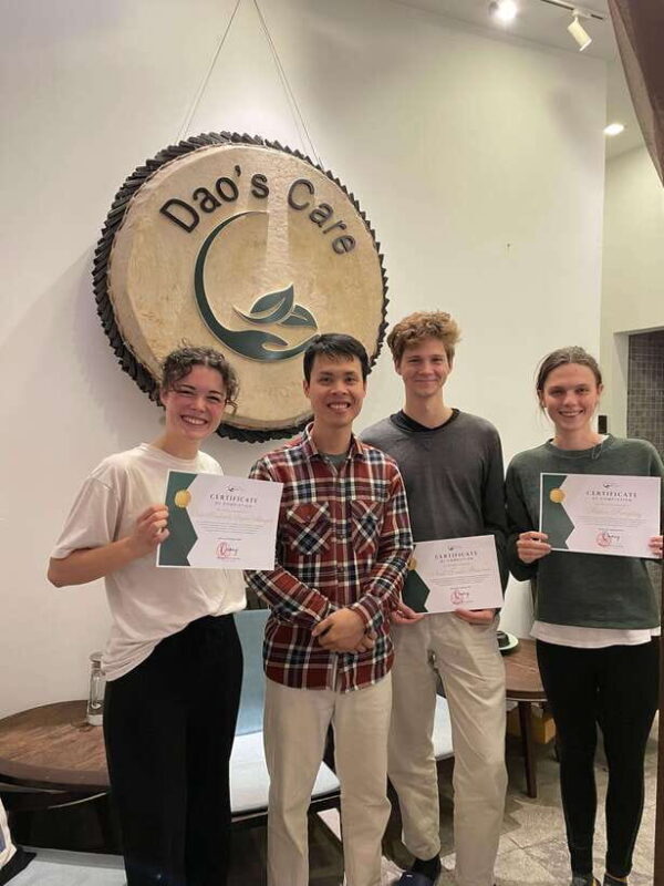 Vietnamese deep tissue neck and shoulder massage class - What to Expect from the Massage Class Experience