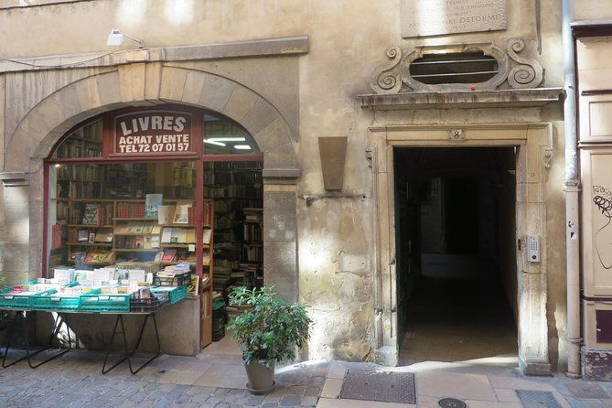 vieux-lyon-cultural-historical-walking-guided-tour-english