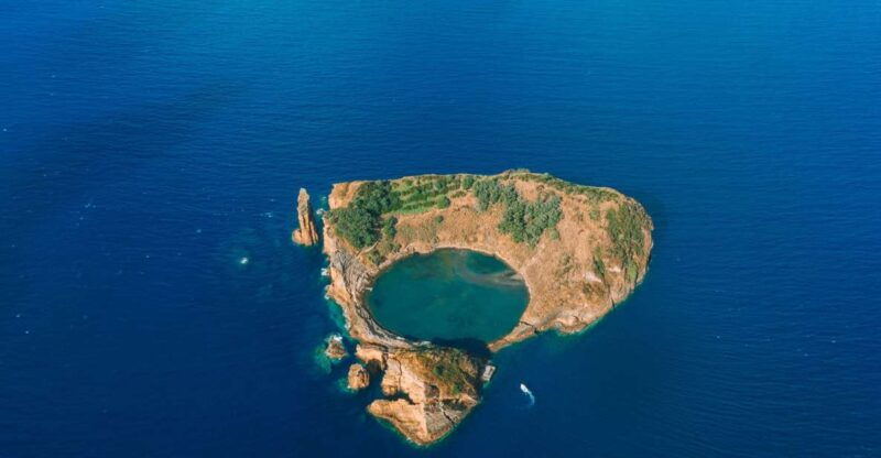 vila-franca-islet-off-coast-nature-reserve-tour-2