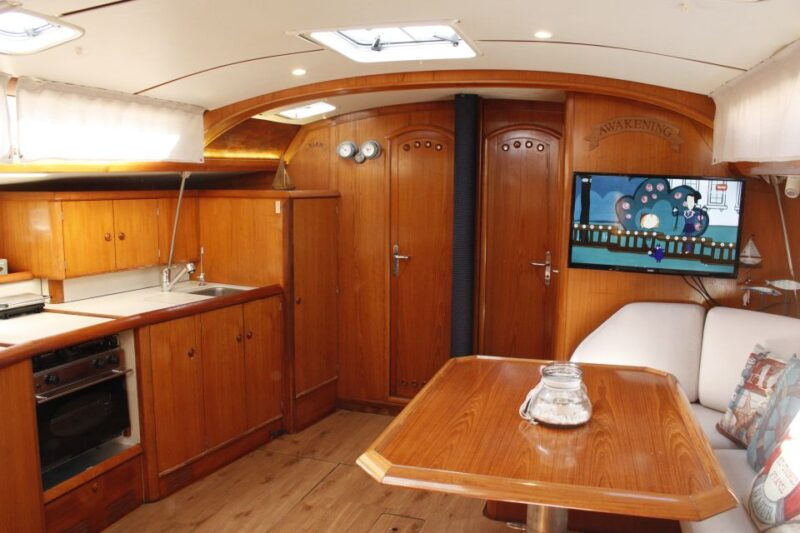 vilamoura-coastal-cruise-on-a-luxury-sailing-yacht