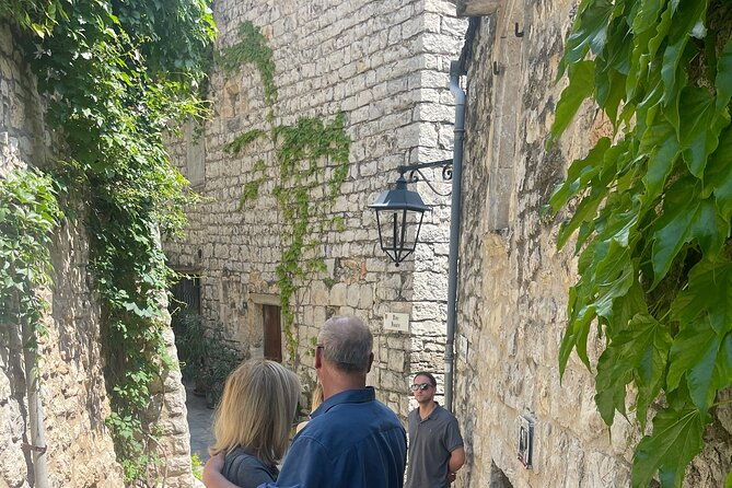 villages-and-wine-tasting-around-the-pic-saint-loup