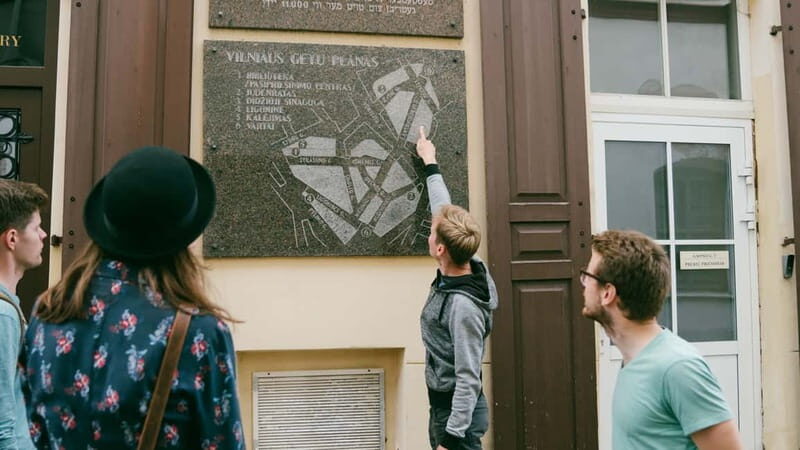Vilnius: 2.5-Hour Jewish Quarter Walking Tour - Exploring the Vilnius Jewish Quarter: What to Expect