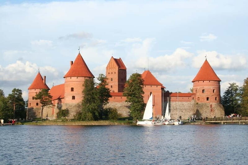 Vilnius: Half-Day Sightseeing Tour to Trakai - Free Time and Photos  