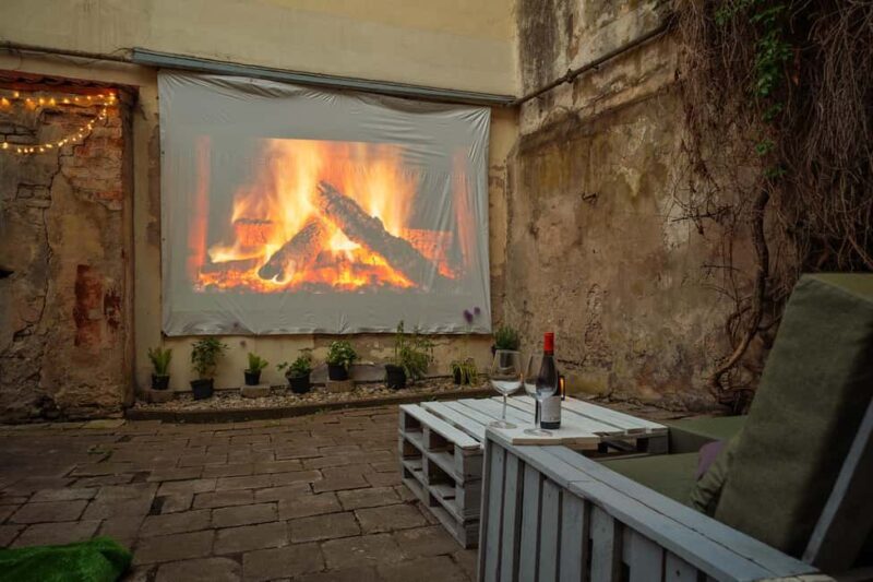 Vilnius: Private Open-Air Old Town Cinema Experience - Why This Experience Works for Travelers