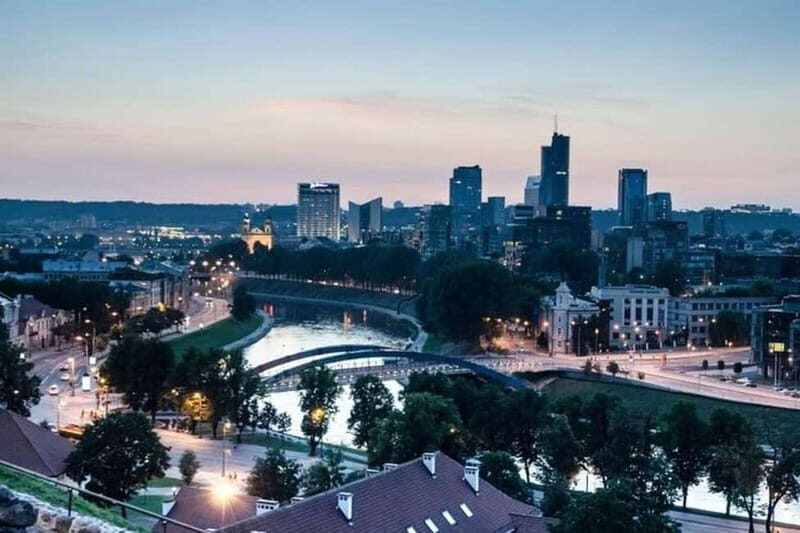 Vilnius : Sightseeing Walking Custom Tour with a Local Guide - Discovering Vilnius: A Guide to the Walking Tour