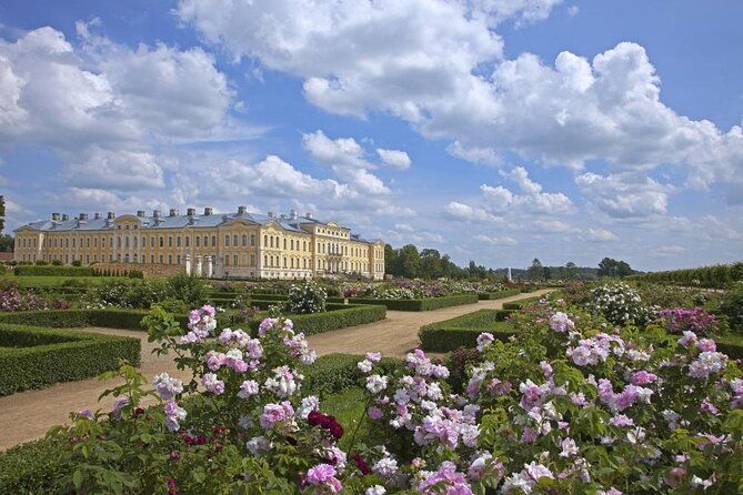 vilnius-to-riga-sightseeing-transfer