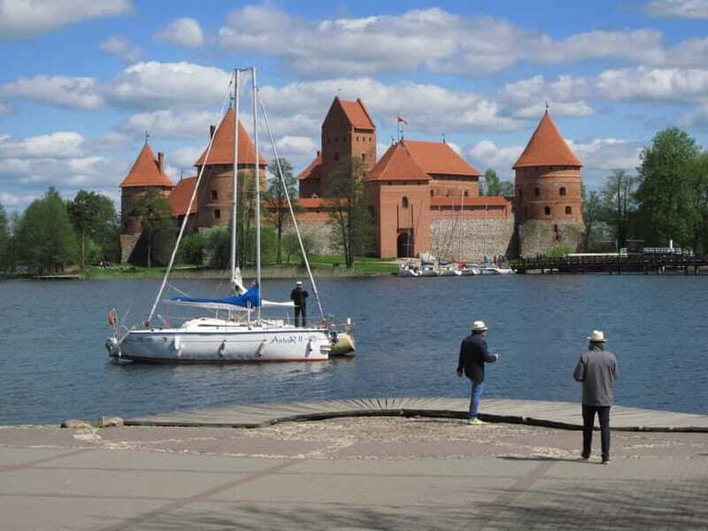 Vilnius: Trakai Tour with Audio Guide and Minibus Transfers - What to Expect on the Tour