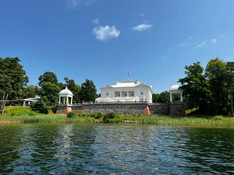 Vilnius: Trakai, Uzutrakis Manor, Hill of Angels, Boat Ride - Uzutrakis Manor: An Elegant Reflection of 19th-Century Nobility