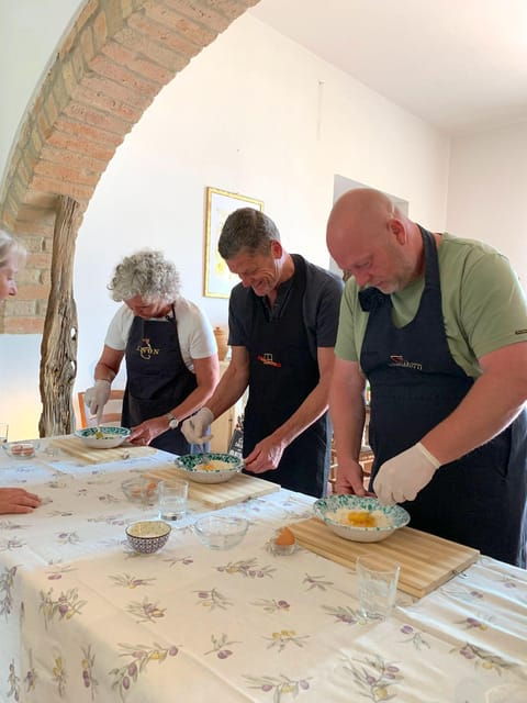 vinci-cooking-class-of-local-food-in-a-tuscan-farm