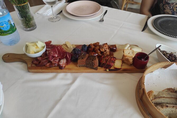 vinho-verde-2-wineries-cultural-guimaraes-private-from-porto