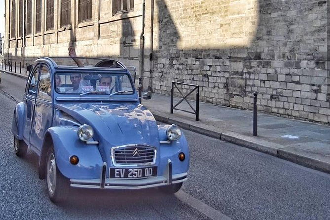 vintage-2cv-adventure-2-hour-paris-secrets-tour