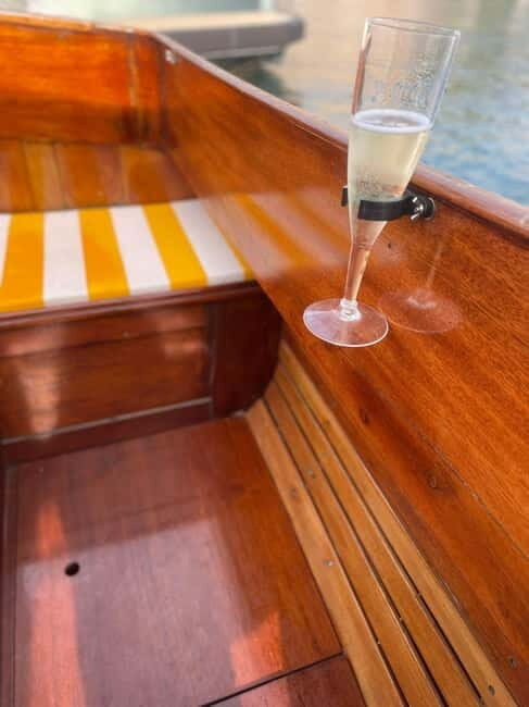 Vintage boat tour of Marseille Old Port for couples (1h) - Authenticity and Review Insights