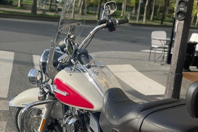 vintage-motorcycle-rental-in-paris