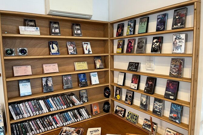 vintage-shopping-music-discovery-private-tour-in-shimokitazawa