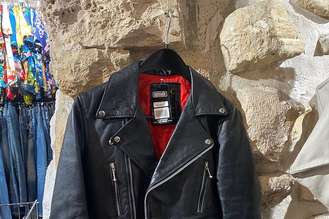 vintage-shopping-tour-in-paris-with-a-guide