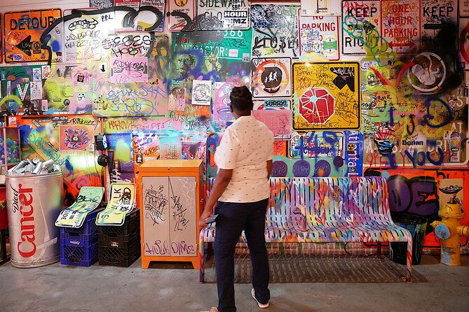 vintage-shopping-tour-of-the-arts-district-with-100-photos-champagne-and-lunch