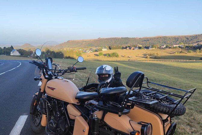 vintage-sidecar-ride-in-auvergne