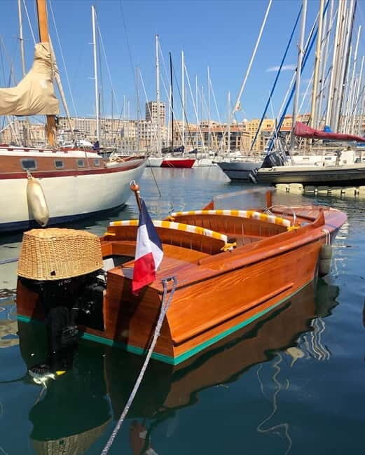 Vintage sunset boat tour of Marseille for couples (2h) - Who Should Consider This Tour?